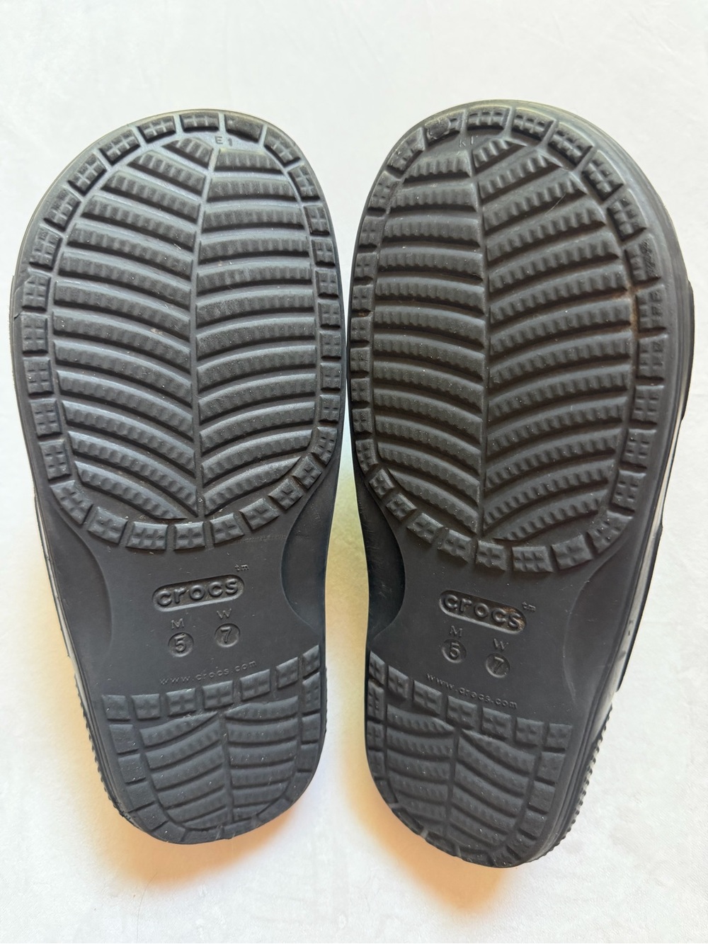 CROCS Black Double-Strap Slide Sandals Iconic Comfort Pool Beach M5 W7 Summer - Picture 2 of 7